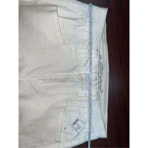 NWT Maurices White Mid Rise Cropped Capris Size 2 - Picture 8 of 9